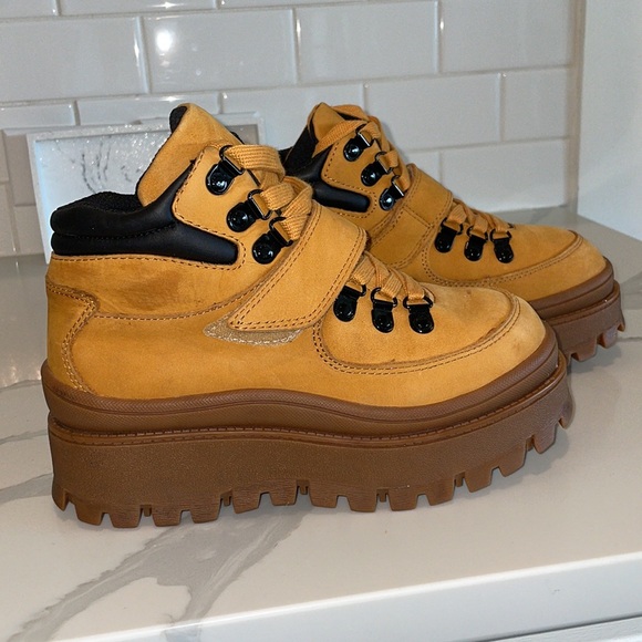 Suede platform boots size 7 - Picture 6 of 9